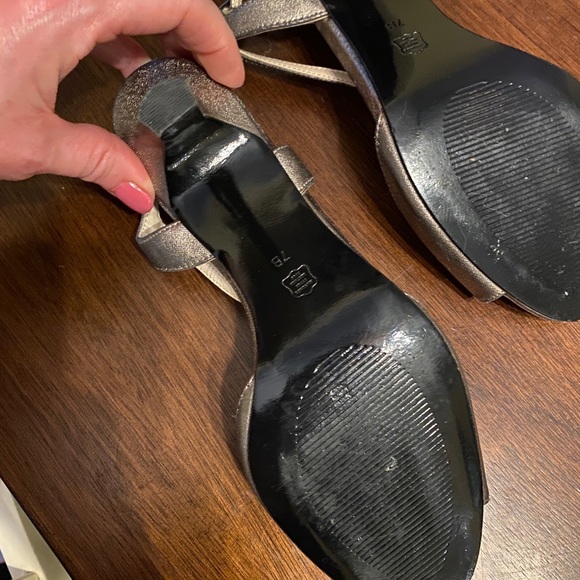 Matching dress shoes and purse for fancy occasion - Picture 3 of 9